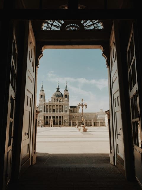 Madrid Retro Tour 120 min, old town, modern Madrid + surprise destination - Authentic Insights from Past Participants
