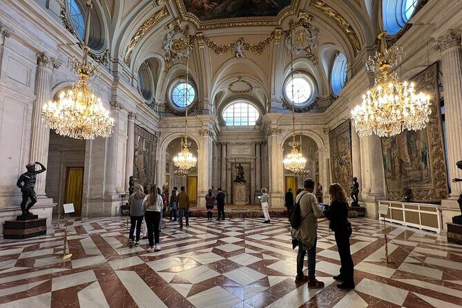 Madrid: Royal Palace Guided Tour with Skip the Line Ticket - The Experience in Detail