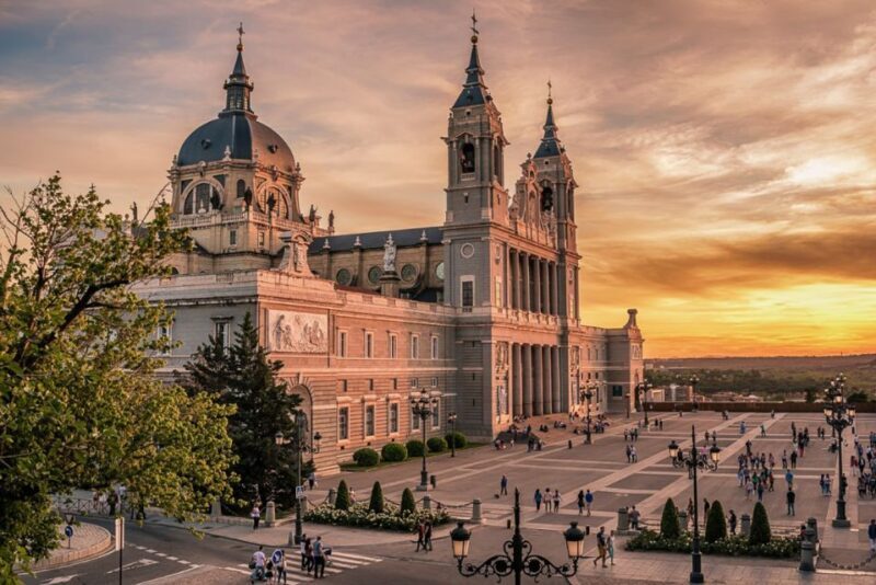 Madrid Royal Palace & Prado Museum + hotel pick-up & tickets - FAQs