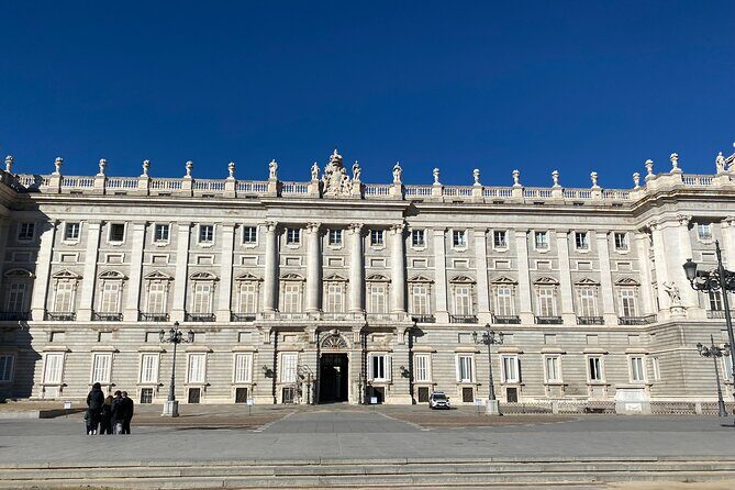 Madrid: Royal Palace Semi-private tour - The Experience at a Glance
