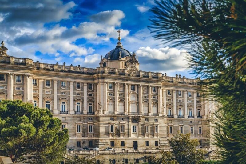 Madrid: Royal Palace Skip-the-line Guided Tour - The Experience and What to Expect