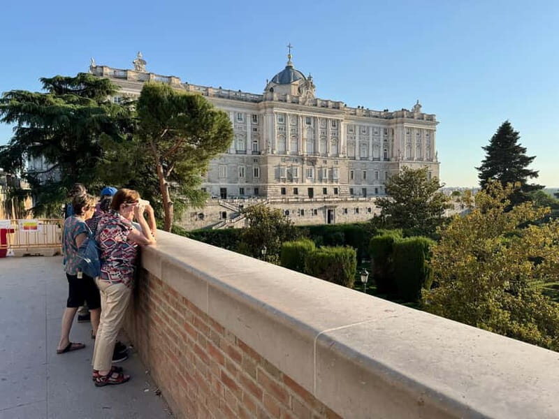 Madrid: Royal Palace Small Group Guided Tour & Wine Tasting - Key Points