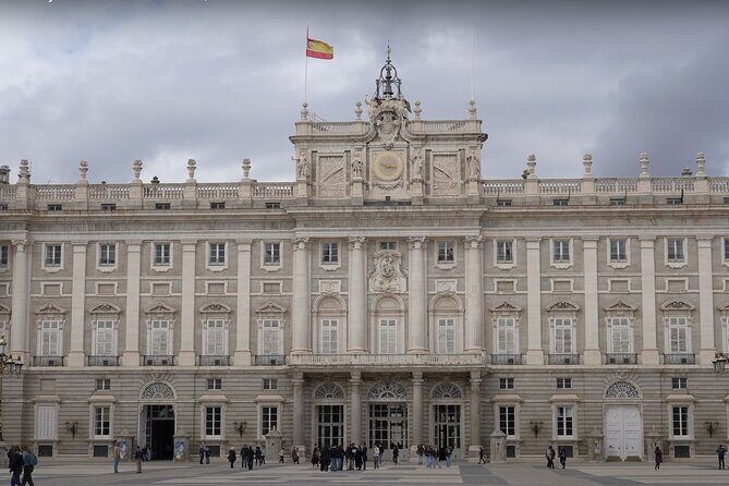 Madrid Royal Palace Tour - Semi private - The Magnificent Architecture and Layout
