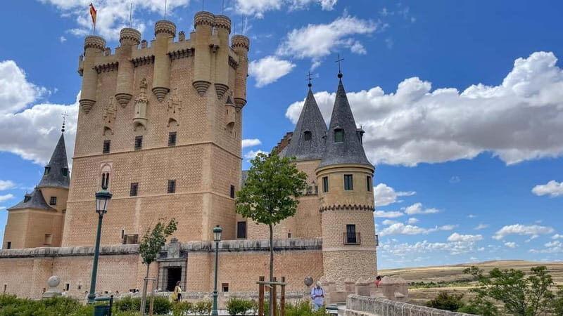 Madrid: Segovia & Ávila Full Day with Alcázar & Wall Tickets - Final thoughts: Who is this tour perfect for?