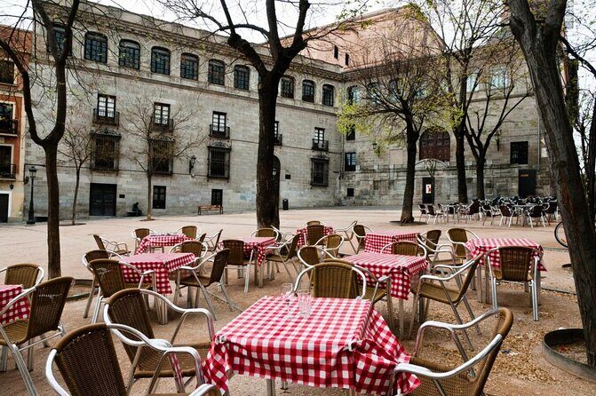 Madrid Tapas Tour with Food and Drink - Key Points
