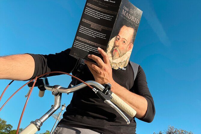 Madrid : Vintage Bikes Rentals with Old Map - The Experience in Detail