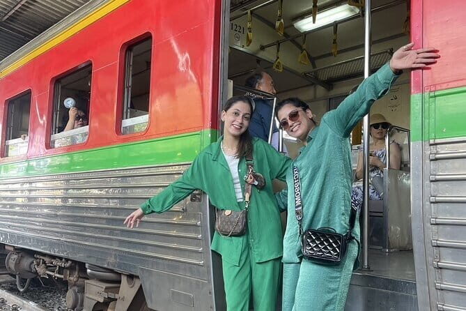 Maeklong Railway Market & Damnoen Saduak Market Paddle Boat Tour - Practical Details and What It Means for You