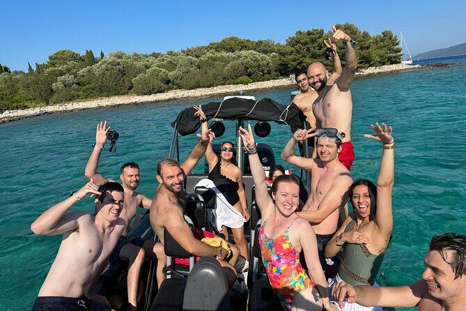 Magic Blue lagoon & 3 islands tour, water included - Key Points