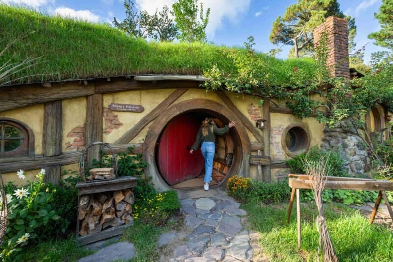 Magical Hobbiton & Waitomo Caves Small Group from Auckland - A Deep Dive into the Experience