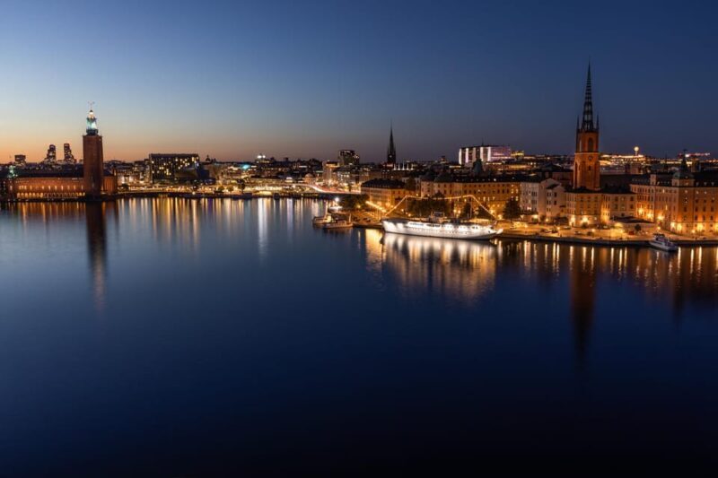 Magical ''Stockholm by Night'' Photo Walk - Key Points