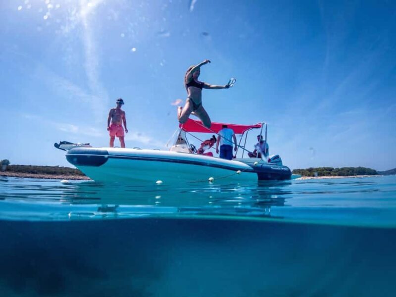 Magnific blue lagoon,speed boat towels included - The Sum Up