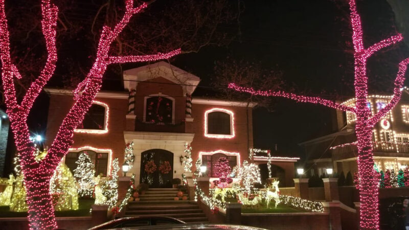 Magnificent Christmas Lights Tour of Dyker Heights Brooklyn - The Tour Breakdown: What to Expect
