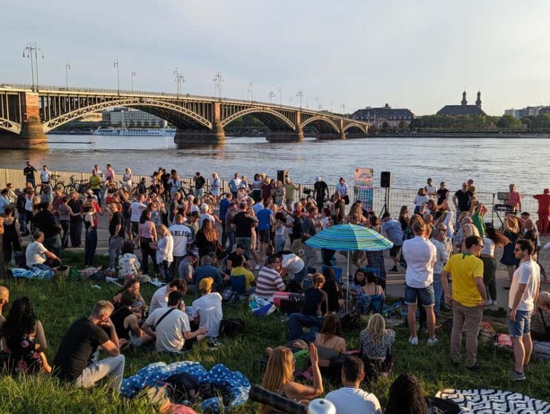 Mainz: guided evening tour of the Rhine riverbank/old town in German and English - An In-Depth Look at the Mainz Evening Tour