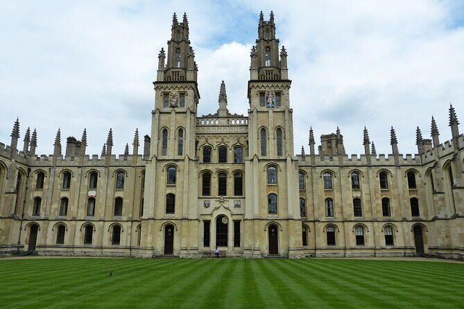 Majestic Oxford Private Walking Tour for Couples - Exploring Oxford in Depth: What to Expect