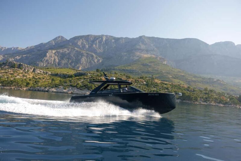 Makarska: 4 Island Luxory Speedboat Tour with Town Hvar - Key Points
