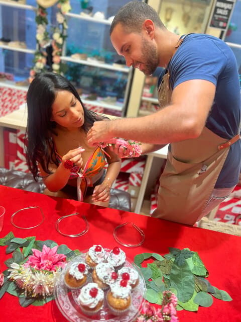 Make a traditional "tocado" sevillano - The Setting & Atmosphere