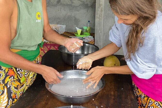 Make Traditional Bali Coconut Oil with a Balinese Family - Who Will Love This Tour?