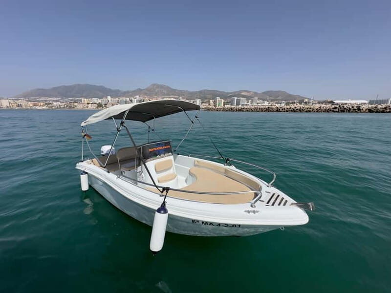 Malaga: Boat rentals without a license - Key Points