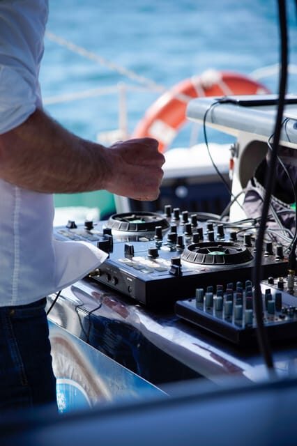 Malaga: Catamaran Sailing Cruise with Swimming & Optional DJ - Who Will Enjoy This Experience?