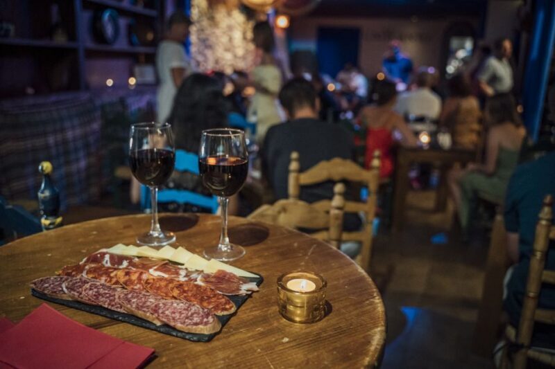 Malaga: El Gallo Ronco Flamenco Show Admission Ticket - Atmosphere and Crowd