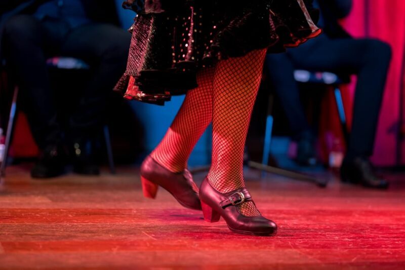 Málaga: Flamenco Course 4pm + 1-Hour Show, 3 Tapas and Drink - Who Should Try This Experience