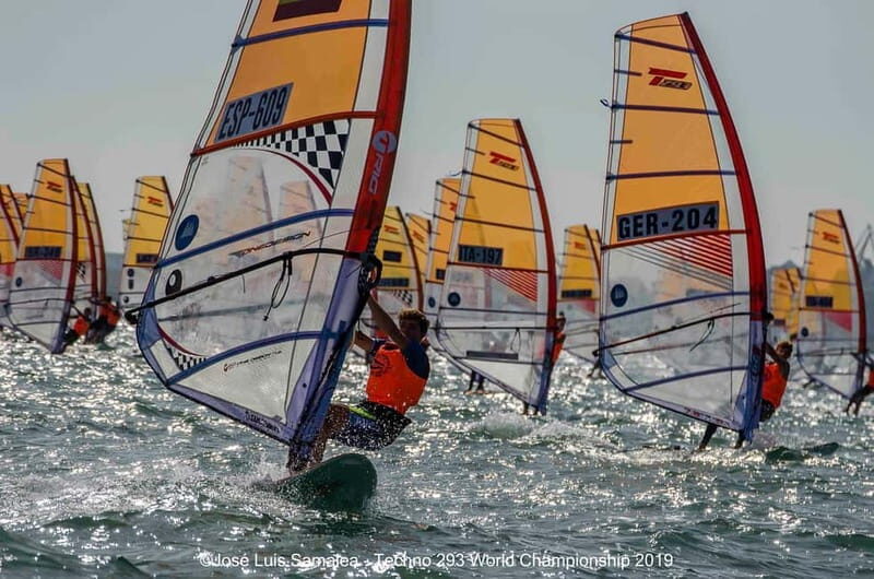 Malaga: Windsurfing lessons in Playa del Palo - An introduction to windsurfing in Malaga’s Playa del Palo