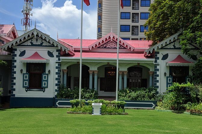 Male' City Tour - Language options (English/Spanish/French/Italian) - Meta Description: