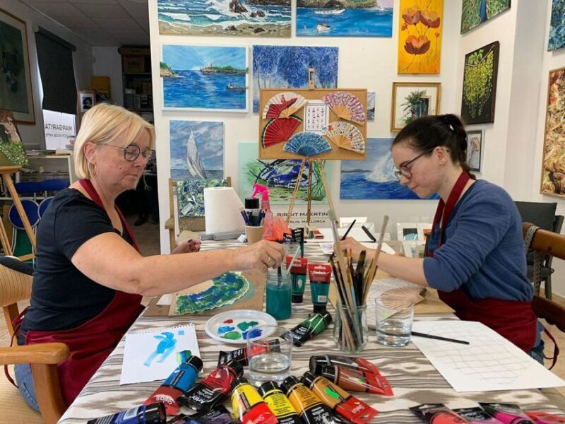 Mallorca/Porto Cristo: Design your own Spanish hand fan - Authentic Local Culture & Creative Relaxation