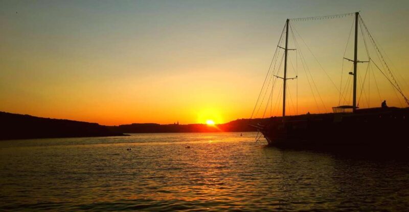 Malta: Private Sunset Boat Trip to Comino and Blue Lagoon - A Detailed Look at the Experience