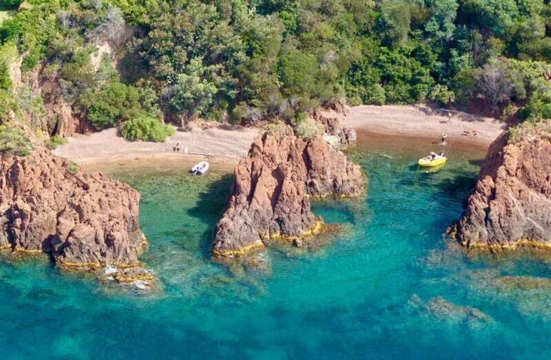 Mandelieu: Visit and aperitif by private boat - An Introduction to the Experience