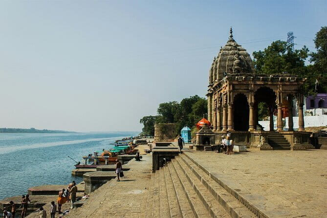 Mandu & Maheshwar Day Tour from Indore with Guide & Entrances - Key Points