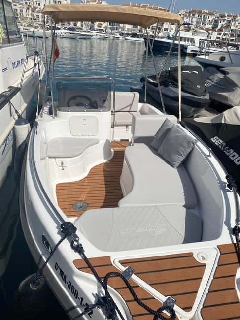 MANGO BOAT - Unlicensed boat in Puerto Banús - A Closer Look at the Mango Boat Experience