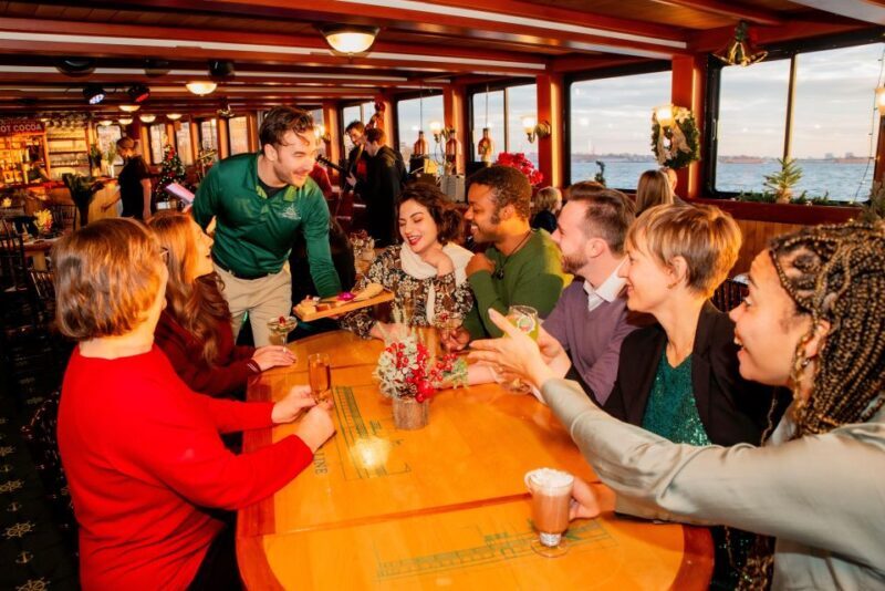 Manhattan: Statue and Skyline Cruise Aboard a Luxury Yacht - FAQs