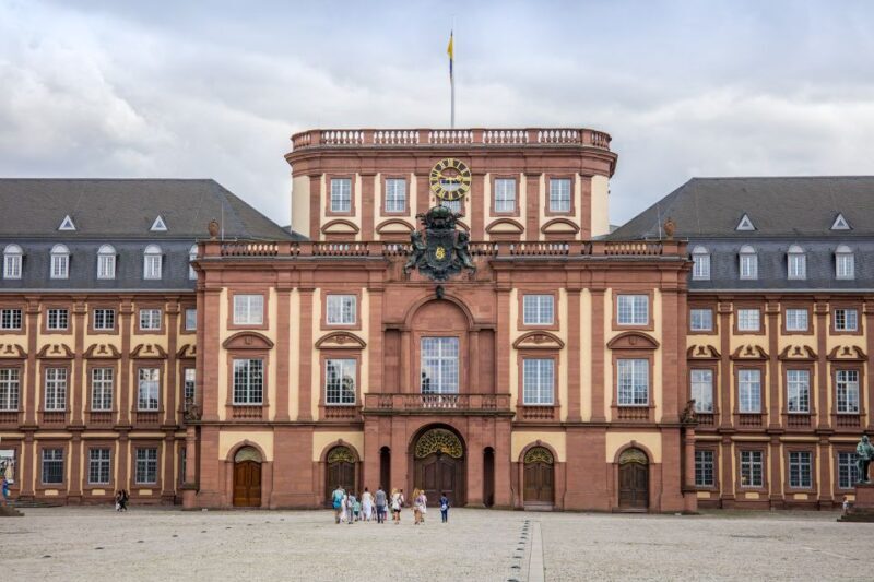Mannheim, guided costume tour: Tour with Night Watchman - Key Points