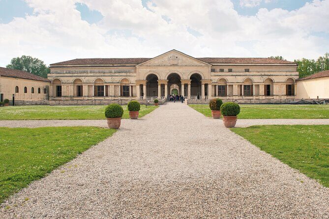 Mantova Walking Tour with Audio and Written Guide by a Local - An In-Depth Look at the Mantova Walking Tour