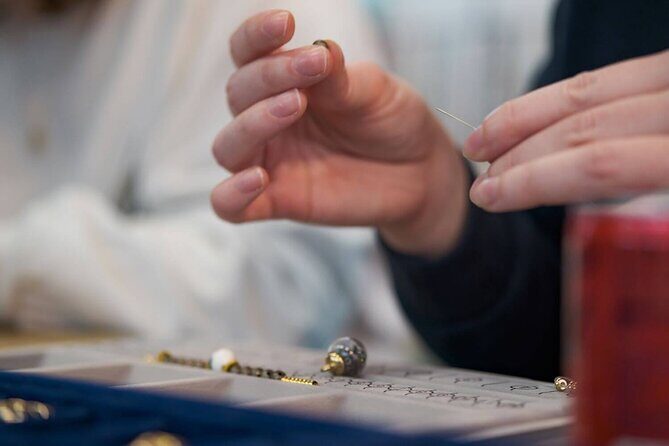 Manufacturing of Customizable Bracelets in Paris - FAQs