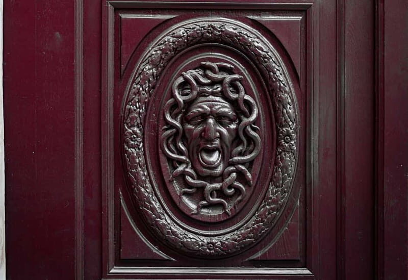 Marais: Intrigues of the French Kings Walking Tour - The Unique Marie Antoinette Dessert Experience