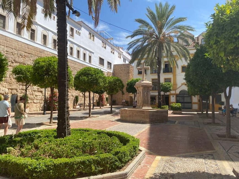 Marbella: Private guided city tour with tapas tasting - Discovering Marbella’s Old Town