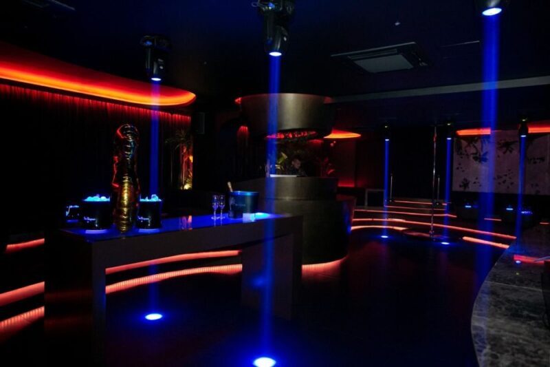 Marbella: Puerto Banus Night Life Walking Tour - Key Points