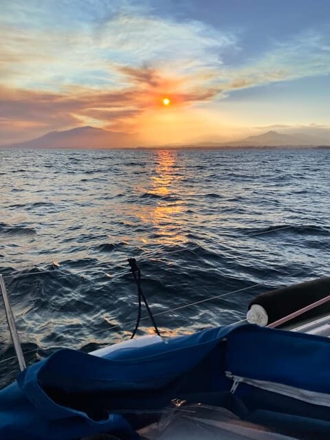 Marbella: Sunset Luxury Sailing Cruise in Puerto Banús - Key Points