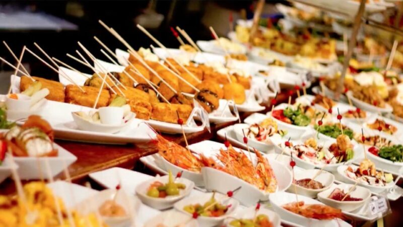 Marbella: Tour of the Old Town with Tapas & Wine - Key Points