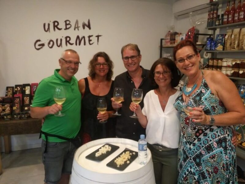 Marbella: Tour of the Old Town with Tapas & Wine - Tapas and Wine: The Culinary Highlight