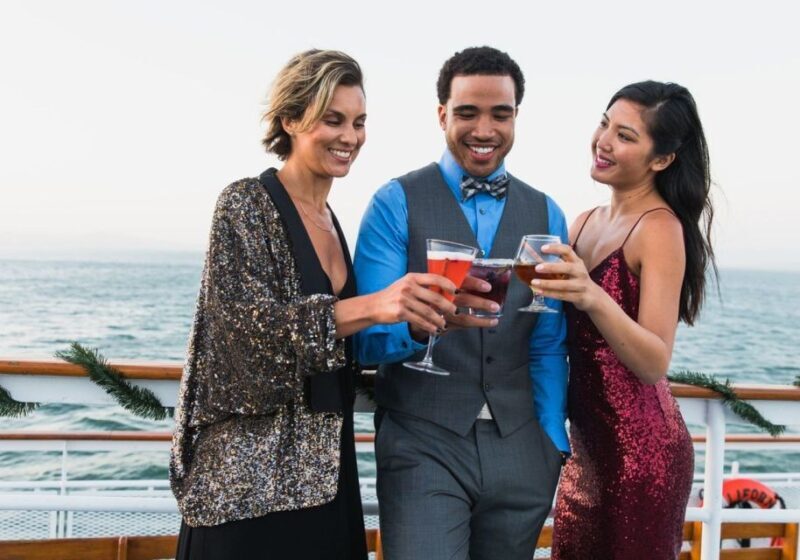 Marina Del Rey: Christmas Day Buffet Brunch or Dinner Cruise - A Festive Cruise with Scenic Highlights