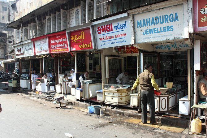 Market Exploration in Mumbai - Exploring Mumbai’s Markets: A Practical Guide to the Tour