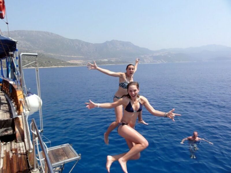 Marmaris: Boat Trip with Unlimited Drinks and BBQ Lunch - The Boats and Comfort