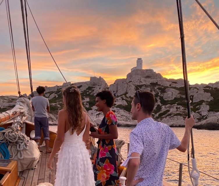 Marseille: Frioul Islands Sunset Cruise with Cocktail Dinner - Key Points