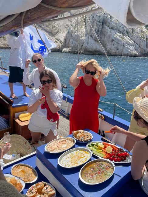 Marseille: Sailing cruise in the calanques, lunch and wine - Discovering Marseille from the Sea