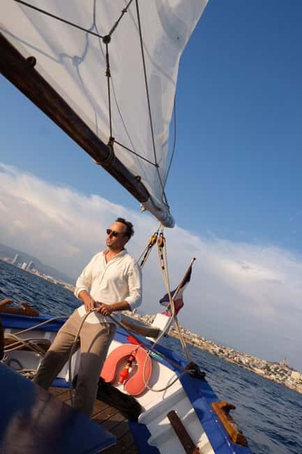 Marseille: sailing cruise to the Château d'If and the Frioul calanques - The Experience of Swimming and Local Tastes