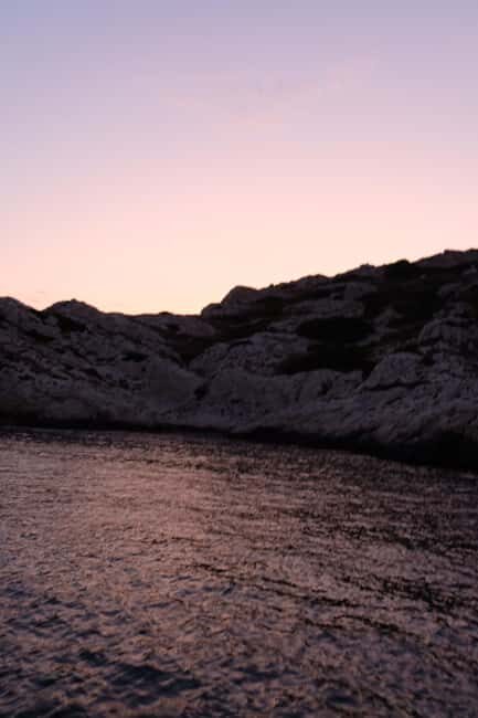Marseille: sunset on a sailboat, buffet, and Provence wine - Practical Details and Tips