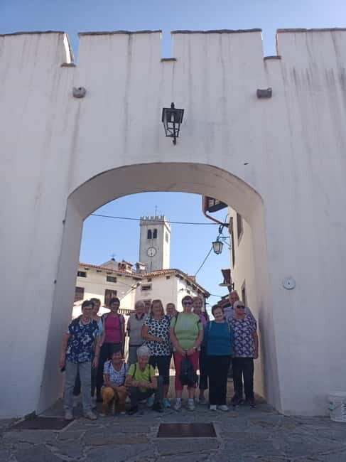 martno: Village Walking Tour with Local Guide - Architectural and Artistic Gems